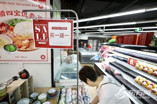 伊勢丹百貨閉店大促銷，市民蜂擁掃貨服裝